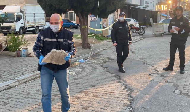 Rüzgarda kafasına 10 kiloluk taş düşen kadın hayatını kaybetti