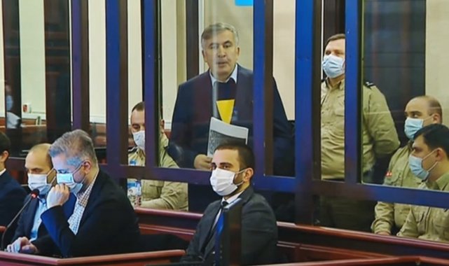 Saakaşvili devlet sınırından yasa dışı geçiş suçlamasıyla hakim karşısında