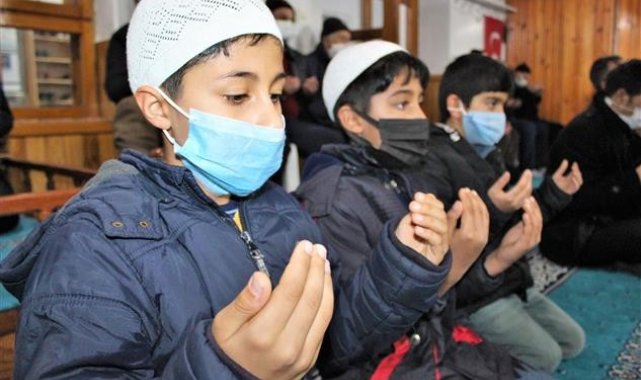 Sabah namazı buluşmasına çocuklardan yoğun ilgi