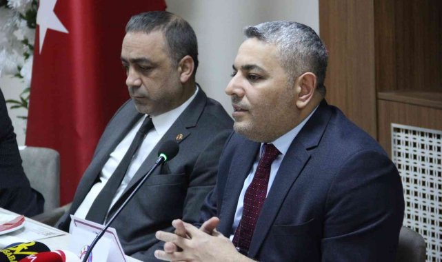 Sadıkoğlu, basın mensupları bir araya geldi