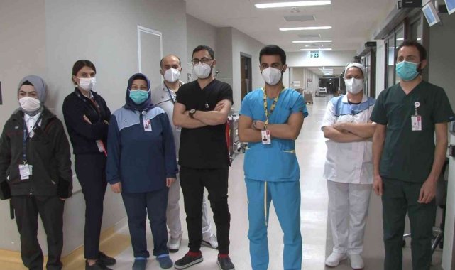 Sağlık çalışanları 2022 yılına çalışarak girdi