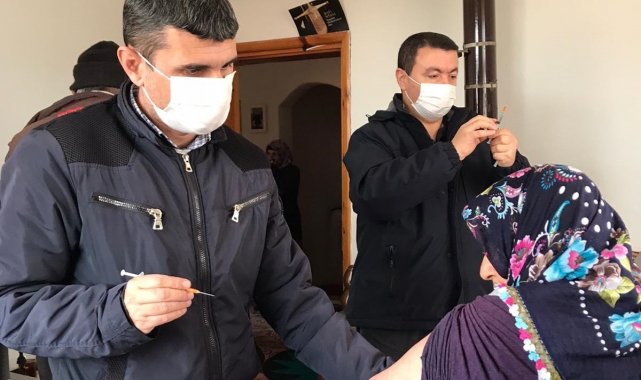 Sağlık çalışanlarının köylerdeki aşı çalışması sürüyor