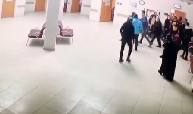 Sağlık ocağında doktora tekme tokatlı saldırı anı güvenlik kamerasına yansıdı