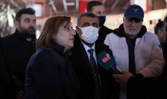 Şahin, şehirlerarası otobüs terminali'ndeki kar temizleme çalışmalarını yerinde inceledi