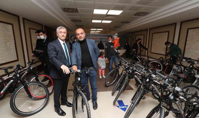 Şahinbey'de başarılı 20 bin öğrenciye daha bisiklet hediyesi