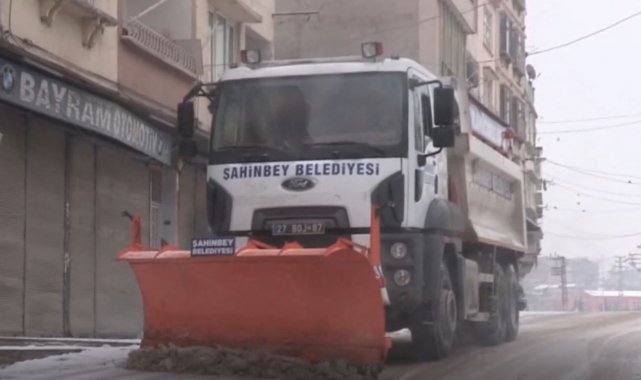 Şahinbey'de kardan kapanan yollara anında müdahale