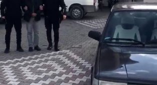 Sahte küpeleri satmaya çalışırken suçüstü yakalandı