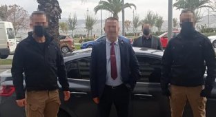 Sahte tuğgeneral ve yüzbaşı, 5 kişiyi dolandırmak üzereyken yakalandı