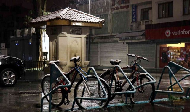 Sakarya'da kar yağışı etkili oluyor