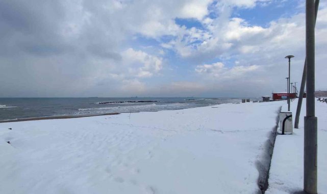 Sakarya'nın Karadeniz'e kıyısı beyaza büründü