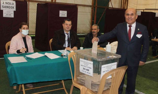 Salihli&#039;de esnaf 8. kez Yüksel Hisar&#039;ı seçti