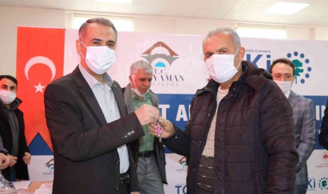 Samsat'ta depremzedelerin konut sevinci