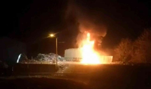 Samsun'da çöp yüklü tır alev alev yandı