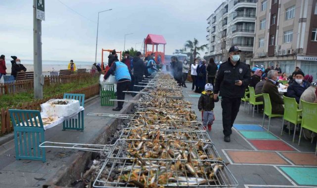Samsun'da Hamsi Festivali: 2 saatte 2 ton hamsi tüketildi