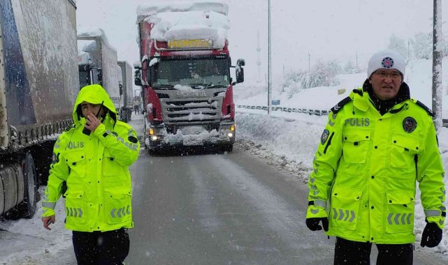 Samsun'da kar yağışı karayolu ulaşımını aksattı