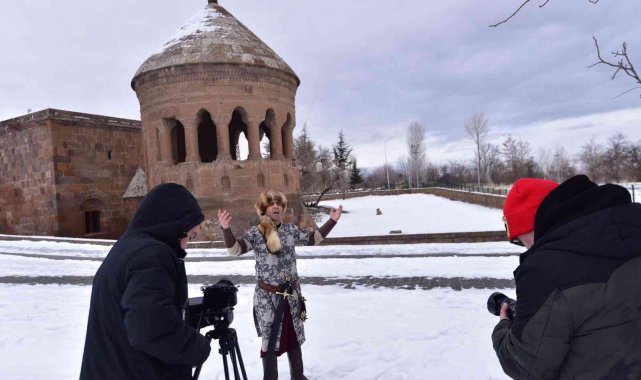 Sanatçı Gürhan Ötün, 1071 ruhunu anlatan türkünün klip çekimlerini Ahlat'ta yaptı
