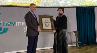 Sanatseverler Üsküdar'da Henk Ahenk Merdiven Minyatür Sergisinde bir araya geldi