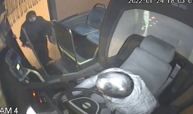 Saniyelerle kar kütlesinden kurtulmuştu, halk otobüsü sürücüsü o anları anlattı