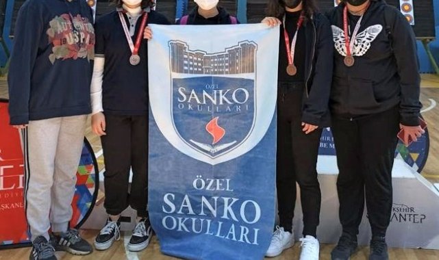 SANKO Okulları öğrencileri okçulukta altın madalya kazandı
