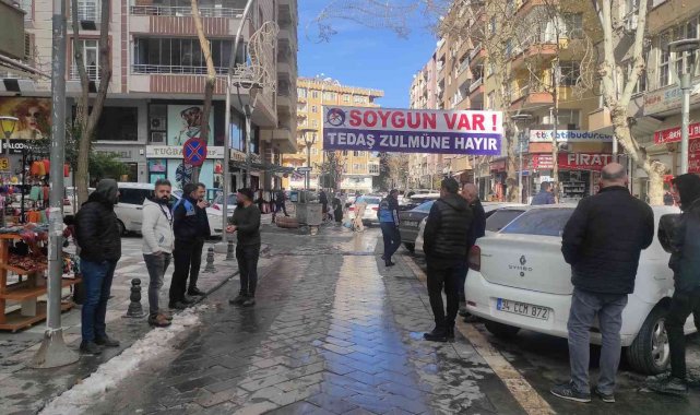Şanlıurfa'da esnaf yüksek elektrik faturaları için DEDAŞ'ı protesto etti