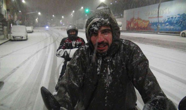 Şanlıurfa'da kar kimine eğlence kimine çile oldu