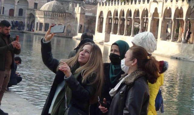 Şanlıurfalılar kardan sonra güneşli havanın tadını çıkardı