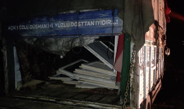 Şantiyeden pencere çalan 4 şahıs yakalandı