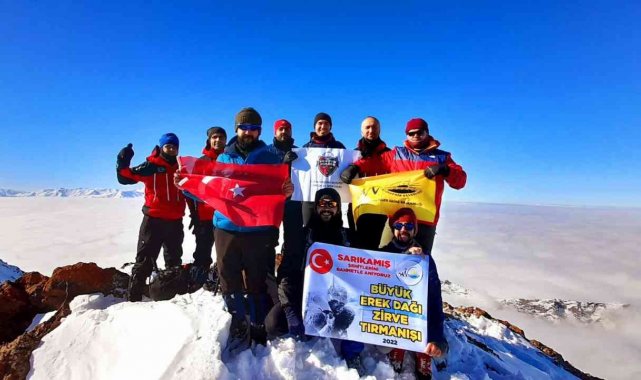 Sarıkamış şehitleri anısına Erek Dağı'na tırmanış