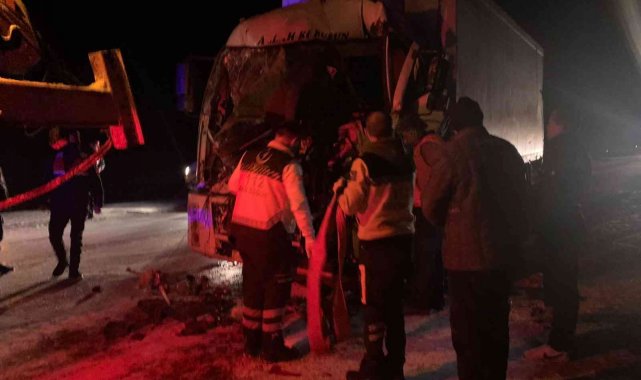 Sarıkamış&#039;ta zincirleme kaza: 3 yaralı