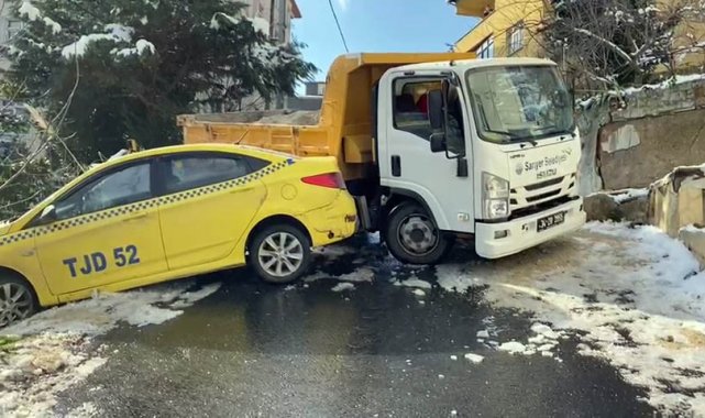 Sarıyer'de kaza yapan taksilere belediye aracı çarptı