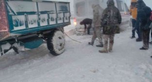 Sason'dan Batman'a hasta taşıyan ambulans yolda kaldı, jandarma ve köylüler seferber oldu