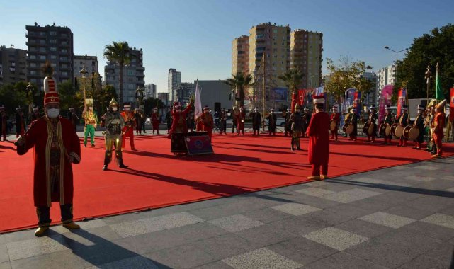 Sayapark, Mersin&#039;in kurtuluş gününü mehteran konseriyle kutladı