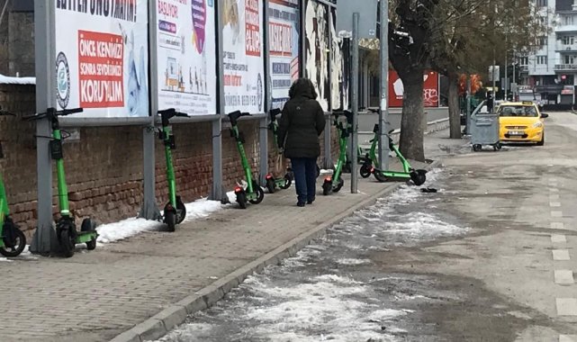 Scooterler yaya ulaşımını zorlaştırıyor