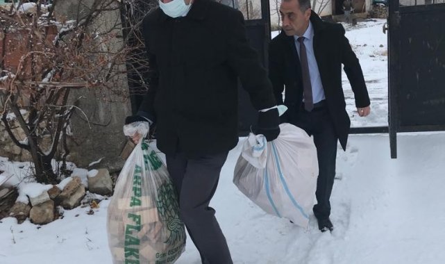 Şehit annesinin odun ve gıda ihtiyacı anında karşılandı