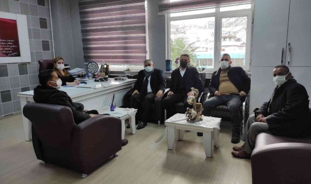 Şehit madenci aileleri ürettikleri ürünleri protokole hediye etti