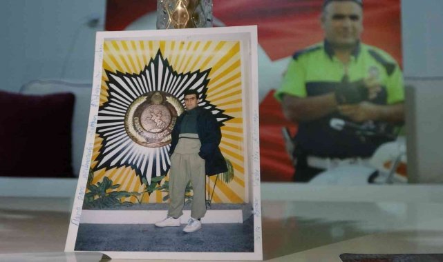 Şehit polis Fethi Sekin'in 27 yıl önceki fotoğrafı ortaya çıktı, üzerindeki not herkesi duygulandırdı
