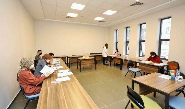 Şehitkamil'de karakalem resim kursuna yoğun ilgi