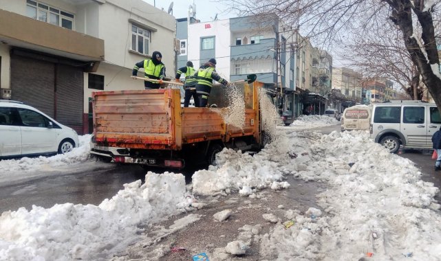 Şehitkamil'de yoğun kar mesaisi devam ediyor
