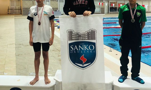 Şehitkamil'i anma yüzme müsabakası