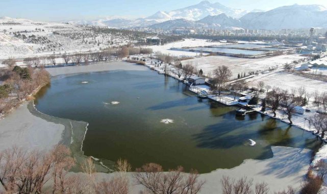 Şeker Gölü&#039;nde &#039;kış&#039; güzelliği