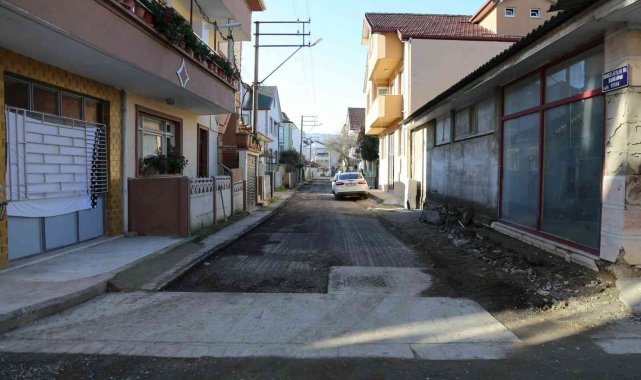 Serdivan&#039;da asfalt mesaisi