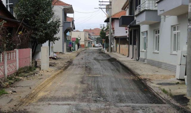 Serdivan&#039;da haftasonu asfalt mesaisi