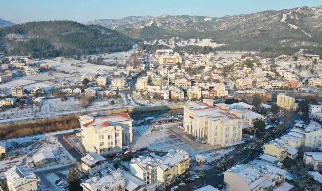 Seydikemer beyaza büründü