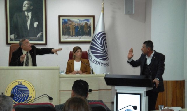 Seyhan Belediye Meclisinde gergin anlar