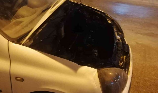 Seyir halindeki otomobil yandı