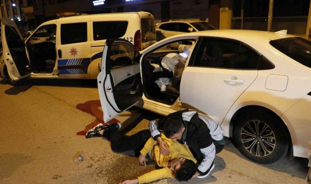 Seyir halindeyken bayılan sürücü polis aracına arkadan çarparak durabildi