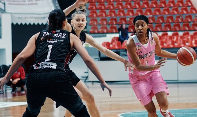 Sheylani Marie Peddy ilk kez forma giydi