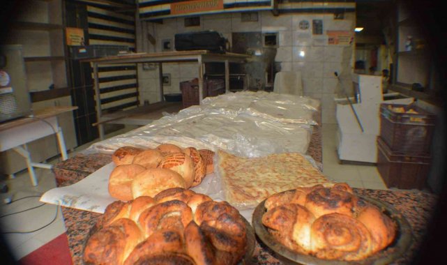 Sibirya soğuklarında kat kat giyinenlere inat onlar tişörtle çalışıyor