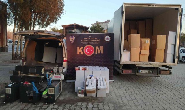 Sigara doldururken suçüstü yakalandılar