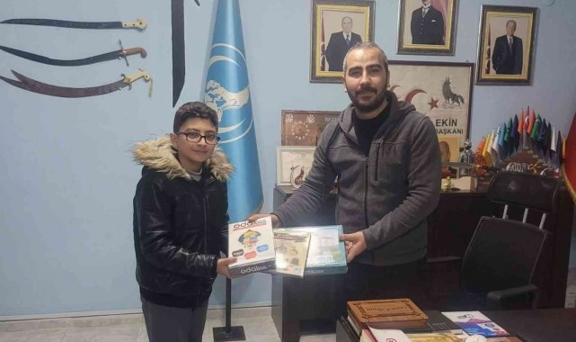 Siirt Ülkü Ocakları&#039;ndan başarılı öğrenciye ödül